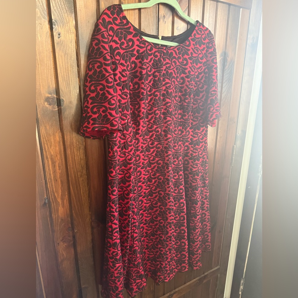 Elegant Red and Black Patterned Dress
